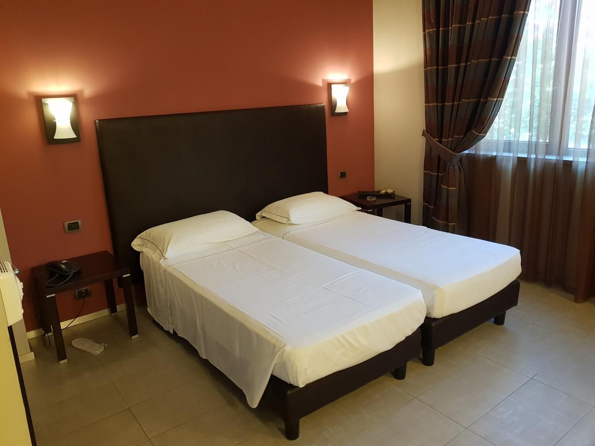 Hotel Montini Linate Airport Peschiera Borromeo Εξωτερικό φωτογραφία