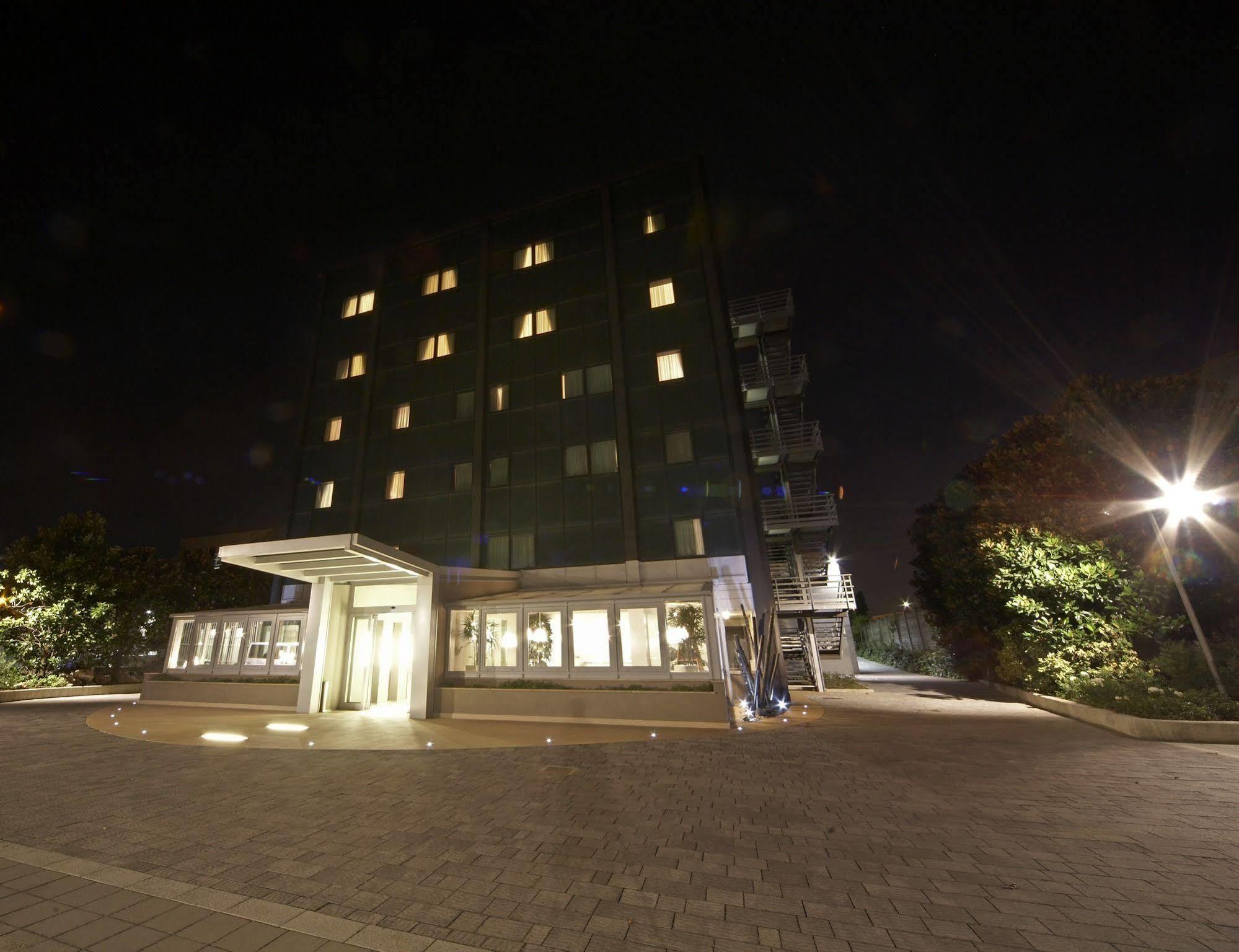Hotel Montini Linate Airport Peschiera Borromeo Εξωτερικό φωτογραφία